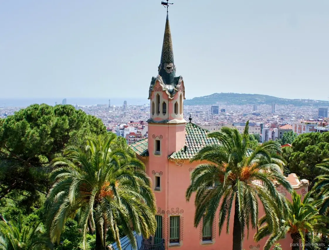 Oryginalne meble w Domu-Muzeum Gaudiego w Park Güell