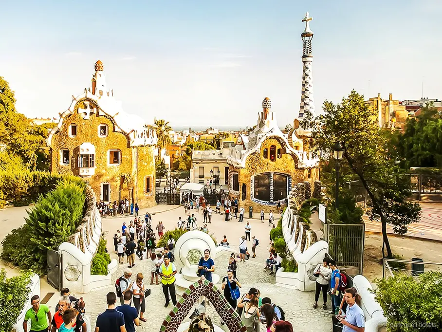 Mozaikowe Schody Smoka objęte biletem wstępu do Park Güell w Barcelonie
