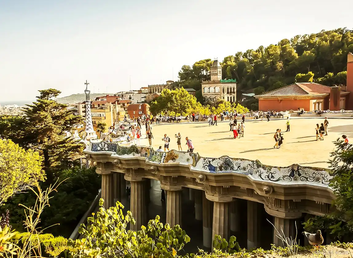 Vue panoramique sur Barcelone depuis la zone monumentale du Park Güell