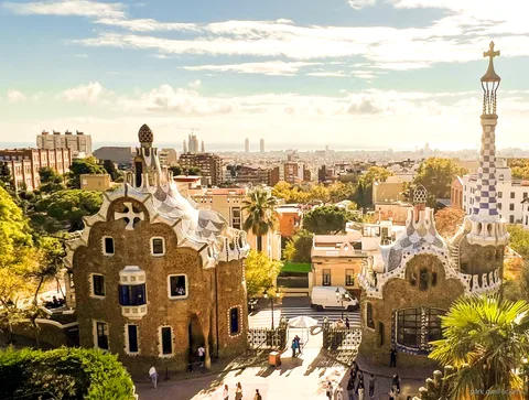 Guide menant la visite combinée Park Güell et Sagrada Família