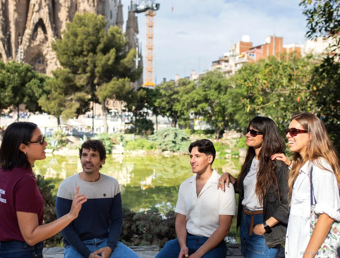 Colonnes intérieures de la Sagrada Família vues lors de la visite combinée avec le Park Güell
