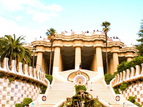 Mosaïque de l'Escalier du Dragon visitée avant l'étape Sagrada Família de cette visite