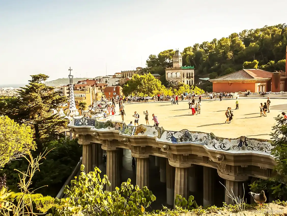 Vista panoràmica de Barcelona des de la zona monumental del Park Güell