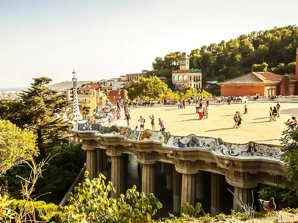 グエル公園のモニュメンタル・ゾーンから見るバルセロナの絶景
