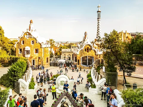 Park Güell bileti kapsamındaki mozaik Ejderha Merdiveni, Barcelona
