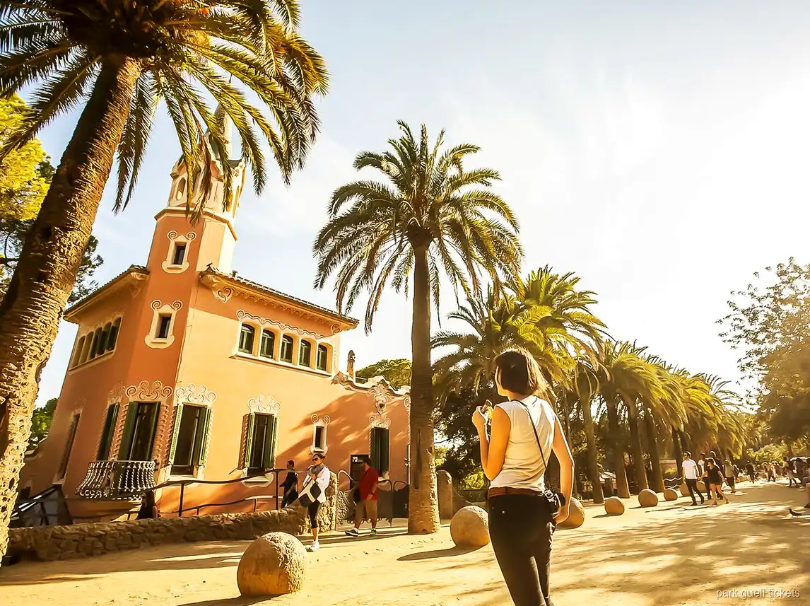Stenpelare inne i Pelarsalen, tillgänglig med Park Güell-biljetten