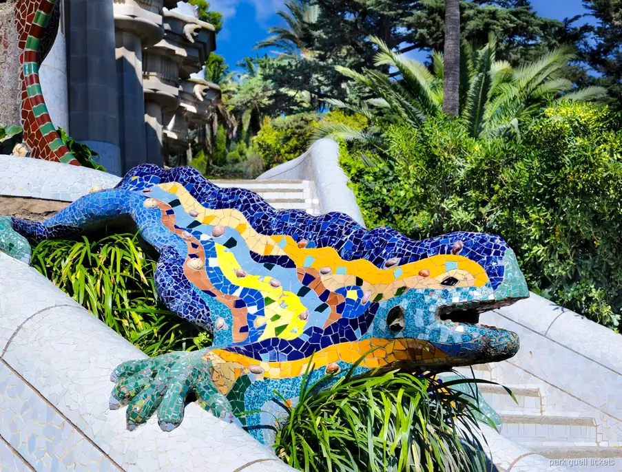 Panoramablick auf die Stadt vom Park Güell mit dem kombinierten Eintritts- und Museumsticket