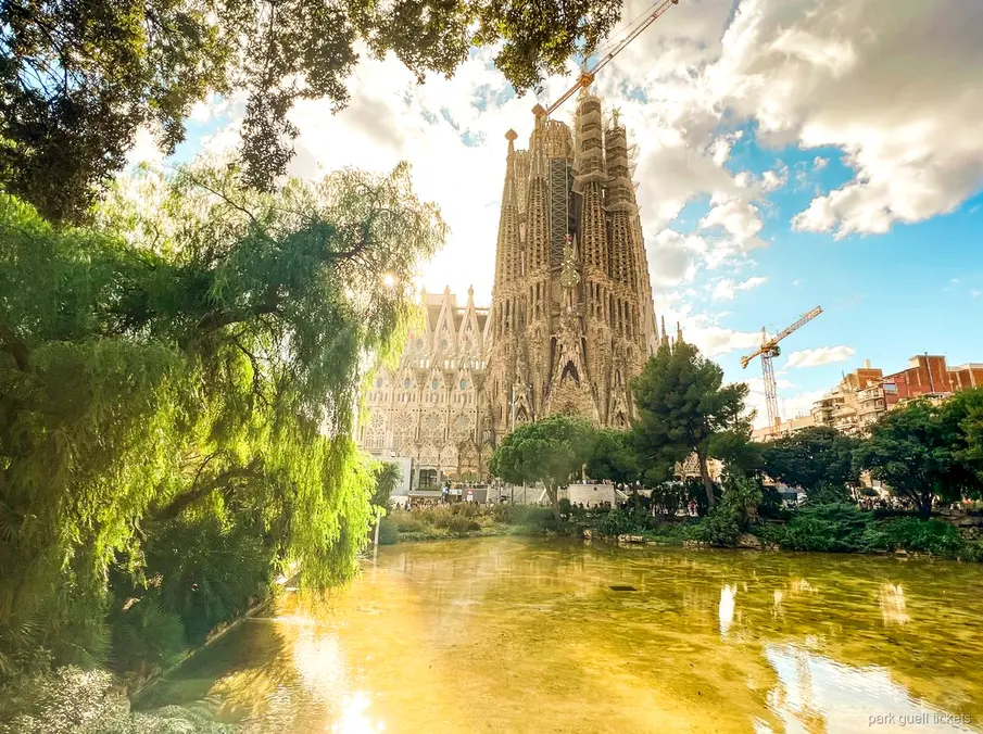 Gasse in der Altstadt, besucht während der Sagrada Família und Park Güell Tour