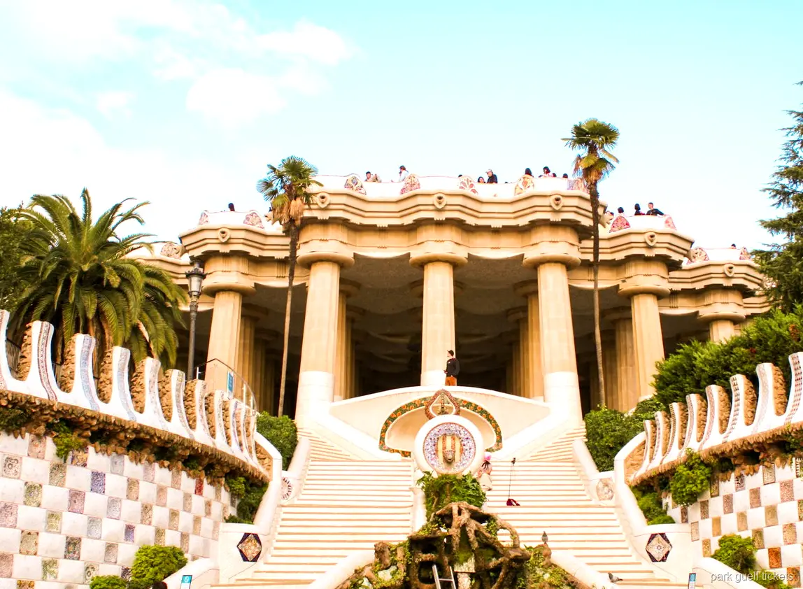 Mosaik an der Drachentreppe, besucht vor dem Sagrada-Família-Stopp dieser Tour