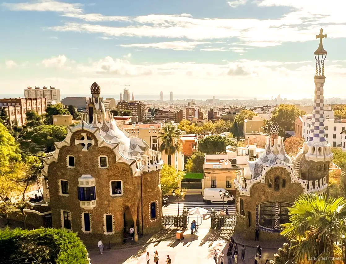 Park Güell ve Sagrada Família rehberli turunu yöneten rehber
