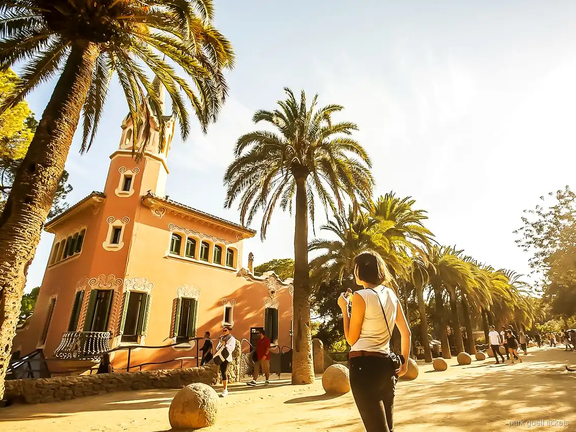 Steinsäulen im Säulensaal, zugänglich mit den Park Güell Tickets