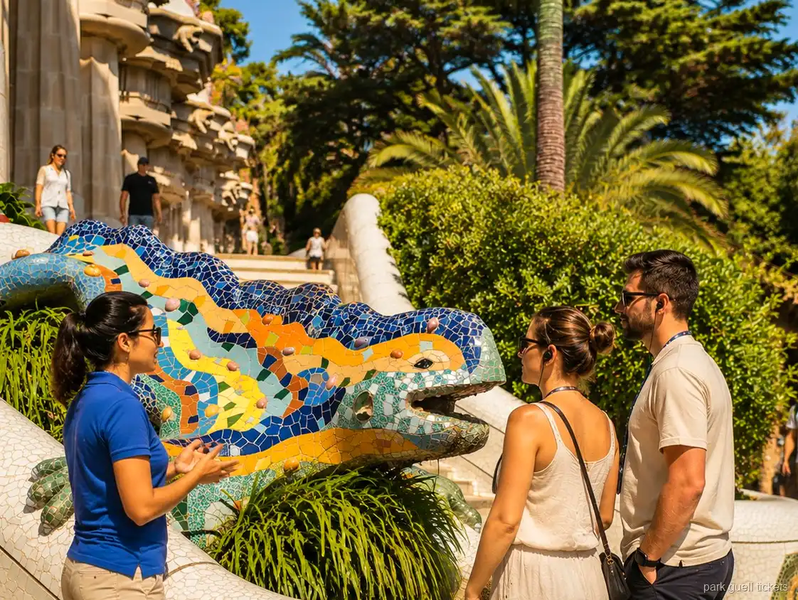 Columnas de piedra de la Sala Hipóstila en la ruta del tour guiado por el Park Güell