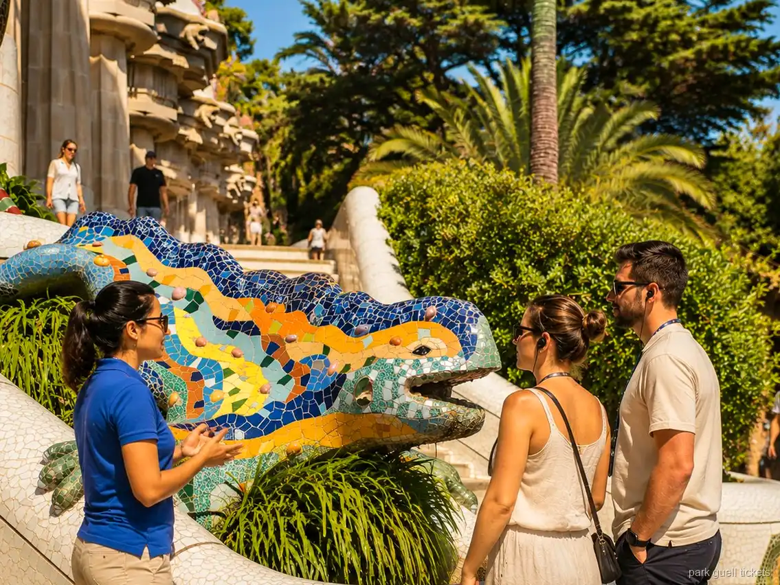 Kamienne kolumny Sali Stu Kolumn na trasie wycieczki z przewodnikiem po Park Güell